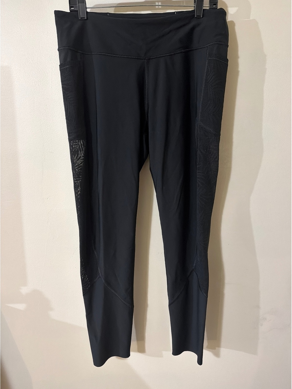 Victoria's Secret Total Knockout Black Legging with Mesh & Cutout Detail Size XL